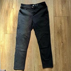 I don’t fit in them anymore unfortunately ! But still in great condition